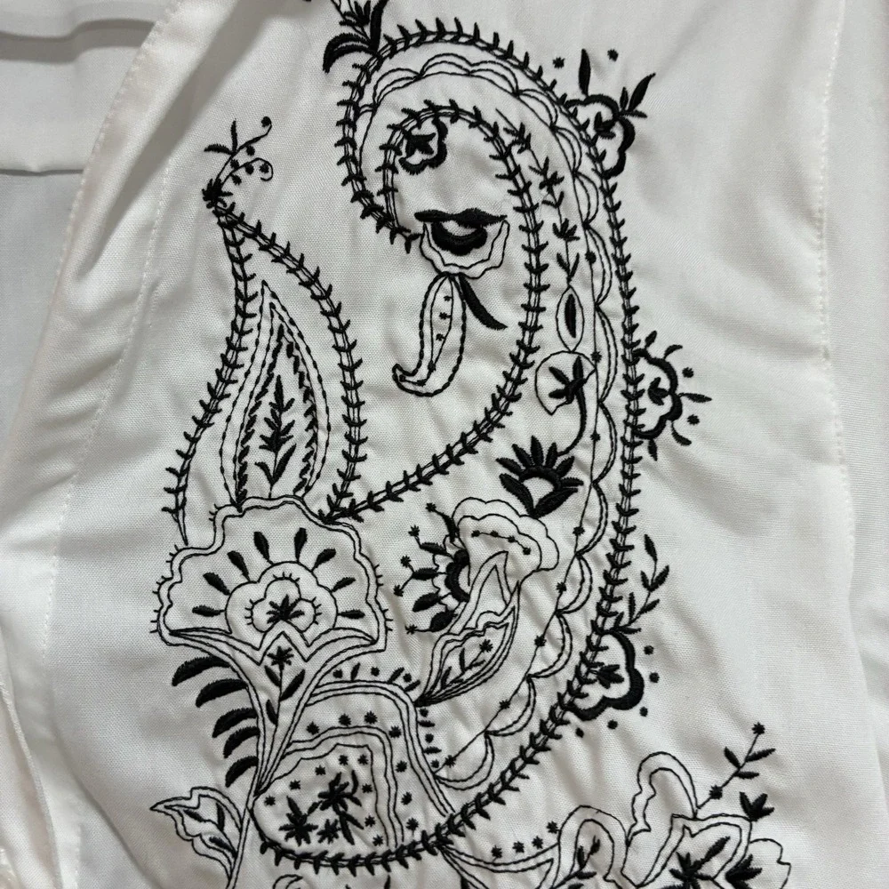 Foxcroft Wrinkle Free White Embroidered Button Shirt Women's Size 12 Classic Fit - Picture 15 of 15